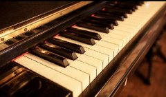 买钢琴时如何检查音版的质量?
